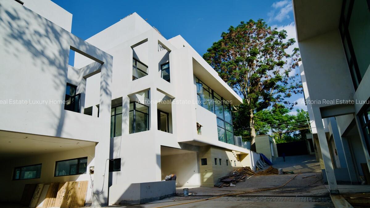 5 Bed Villa with En Suite at 2026-187 * 11.07 - 16