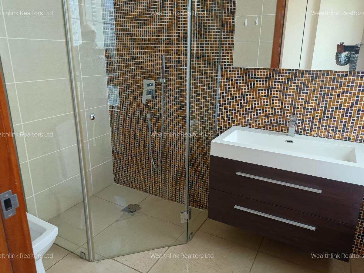 3 Bed Apartment with En Suite at Parklands - 10