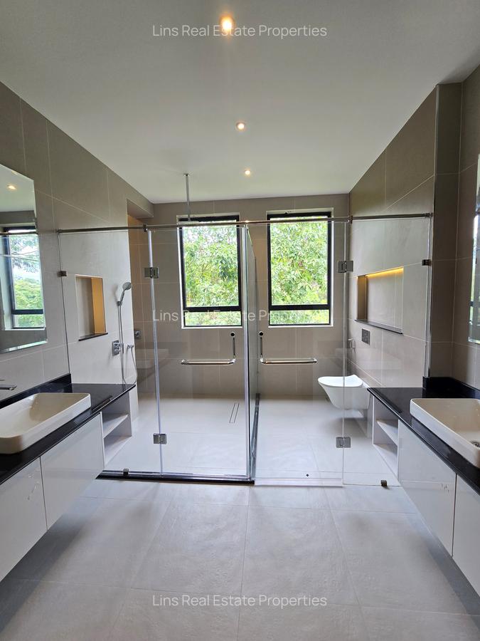 5 Bed Townhouse with En Suite in Kitisuru - 12