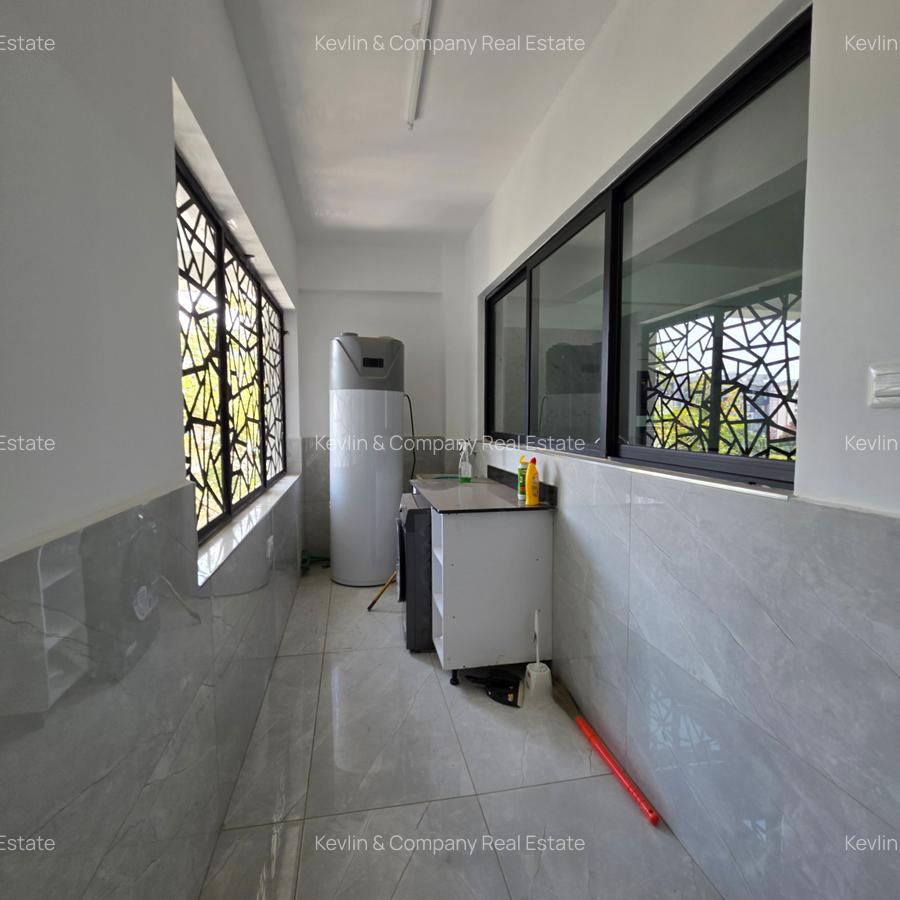 4 Bed Apartment with En Suite in General Mathenge - 8