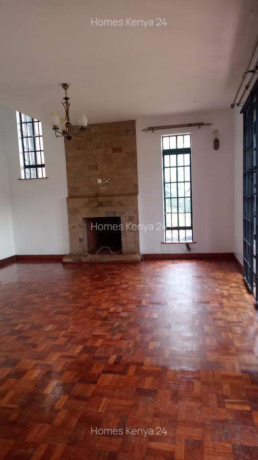 4 Bed Townhouse in Redhill - 8