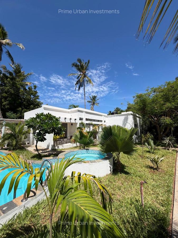 4 Bed House with En Suite at Watamu Beach - 1