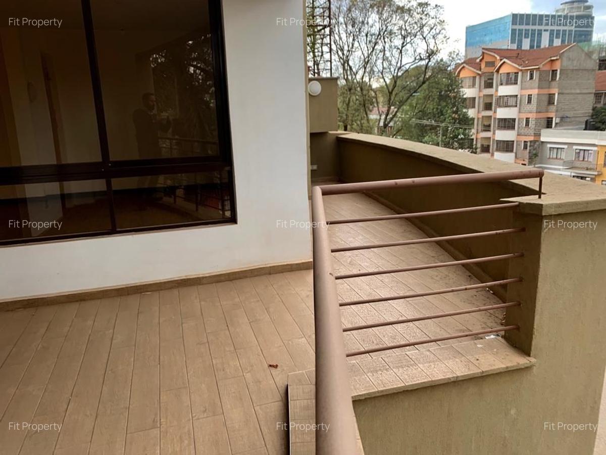3 Bed Apartment with En Suite in Parklands - 10