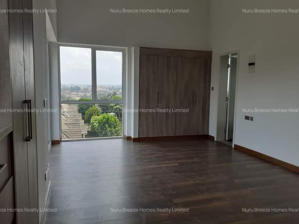 4 Bed Townhouse with En Suite in Lavington - 7