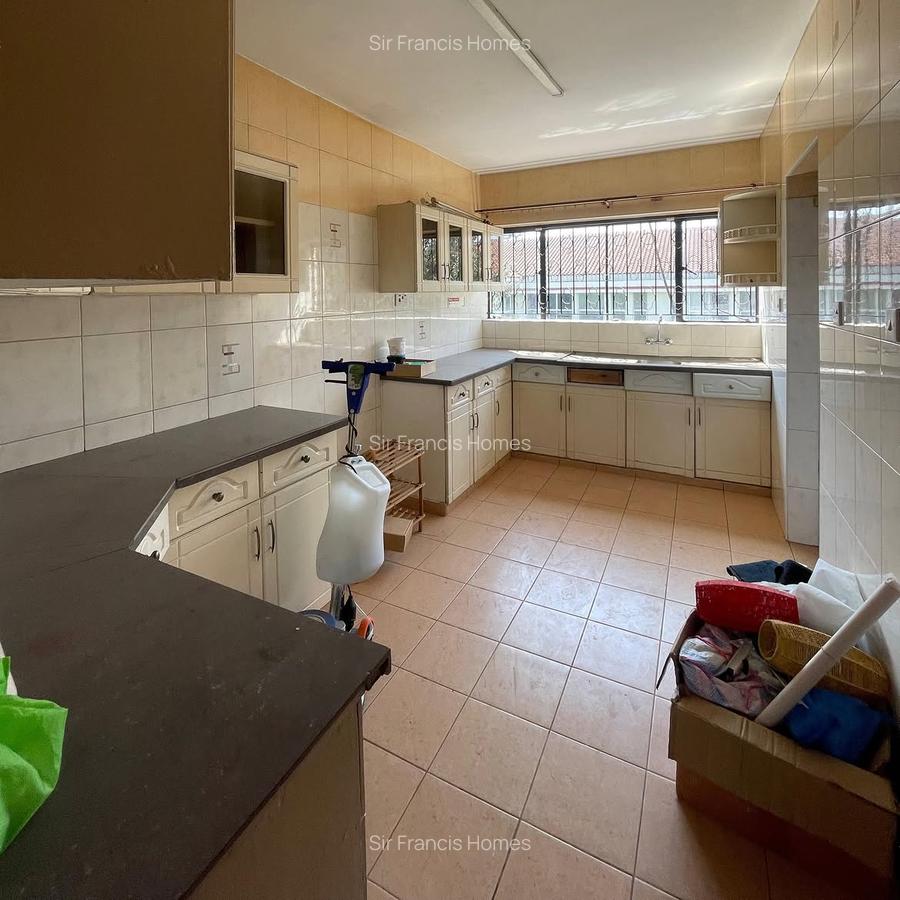 Serviced 3 Bed Apartment with En Suite in Kileleshwa - 11
