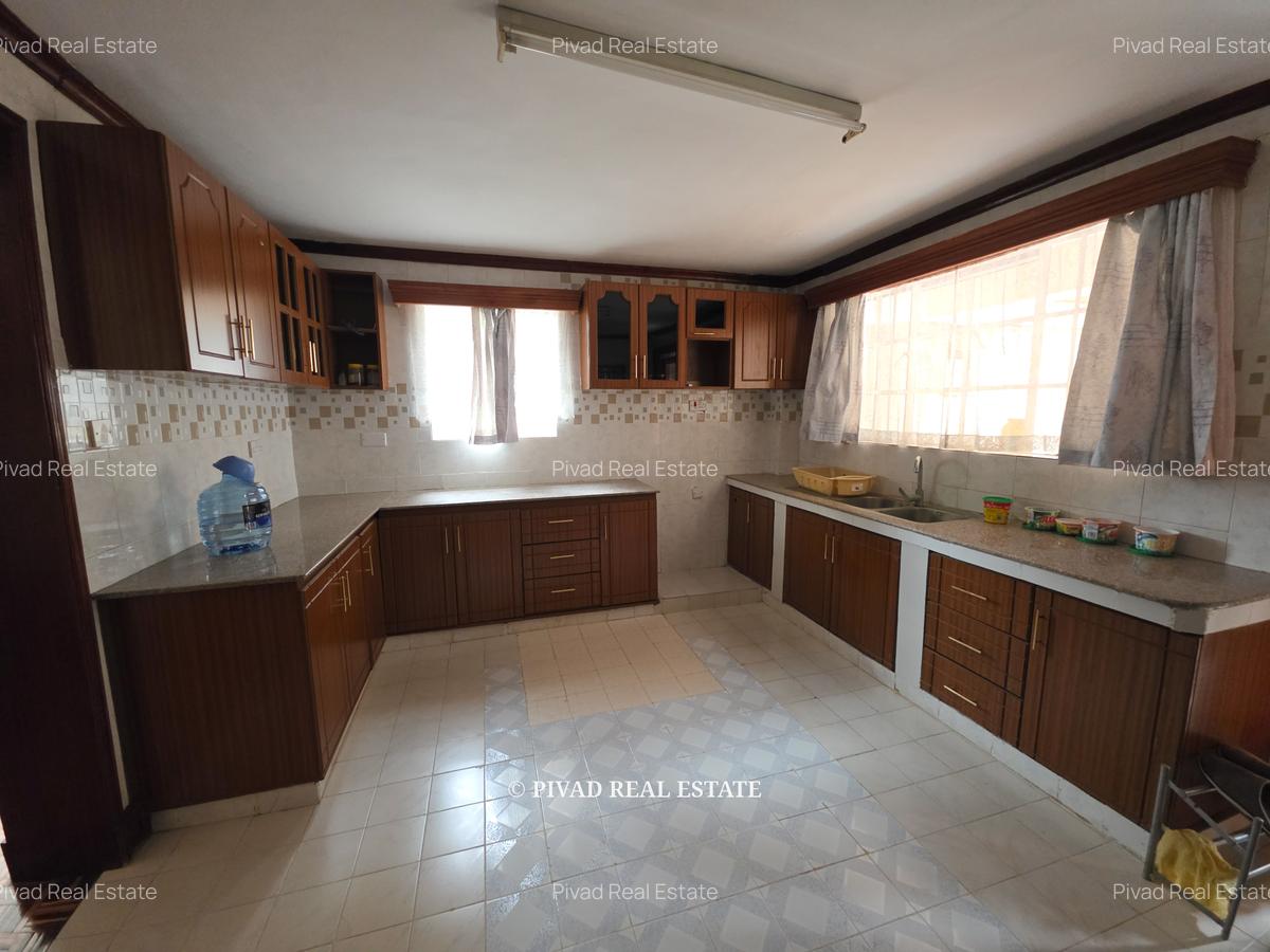 4 Bed House with Garden in Runda - 6
