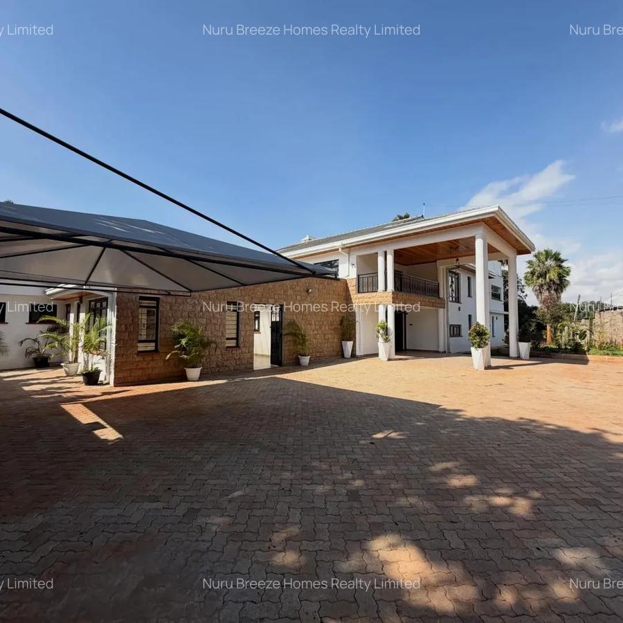 5 Bed House with En Suite in Runda - 1