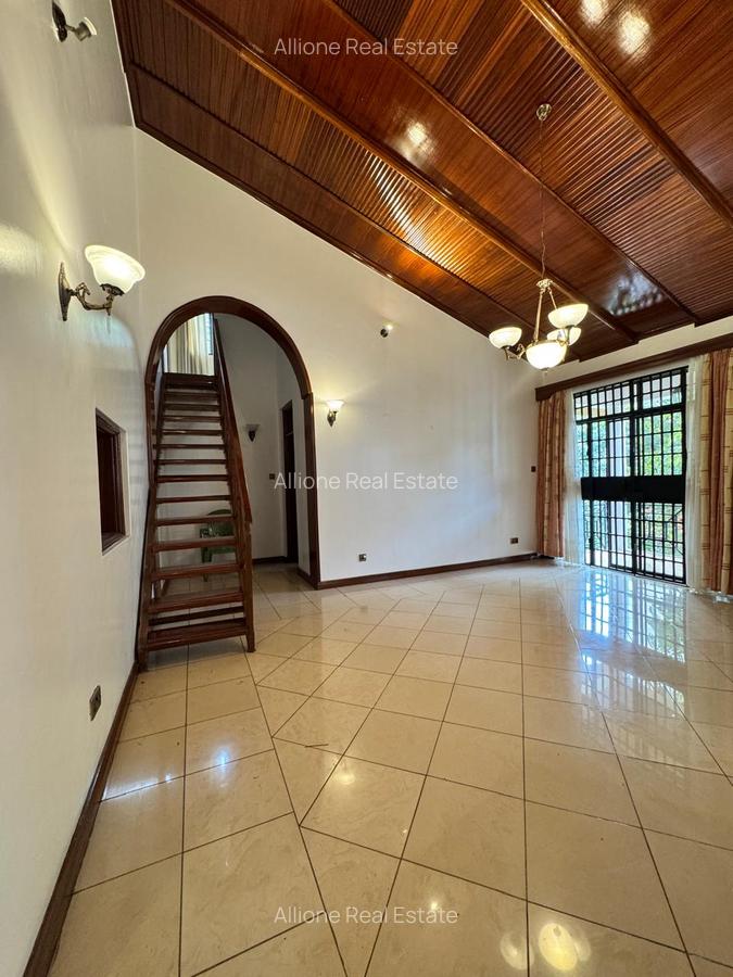 4 Bed House at Near Giraffe Centre - 17