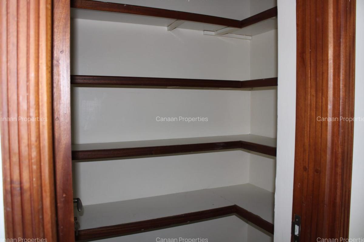 4 Bed Apartment with En Suite in Parklands - 8