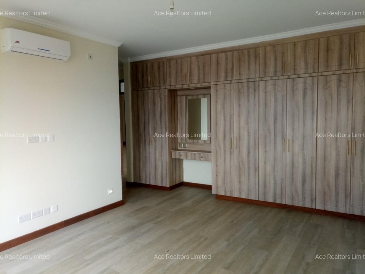 3 Bed Apartment with En Suite at Parklands - 13