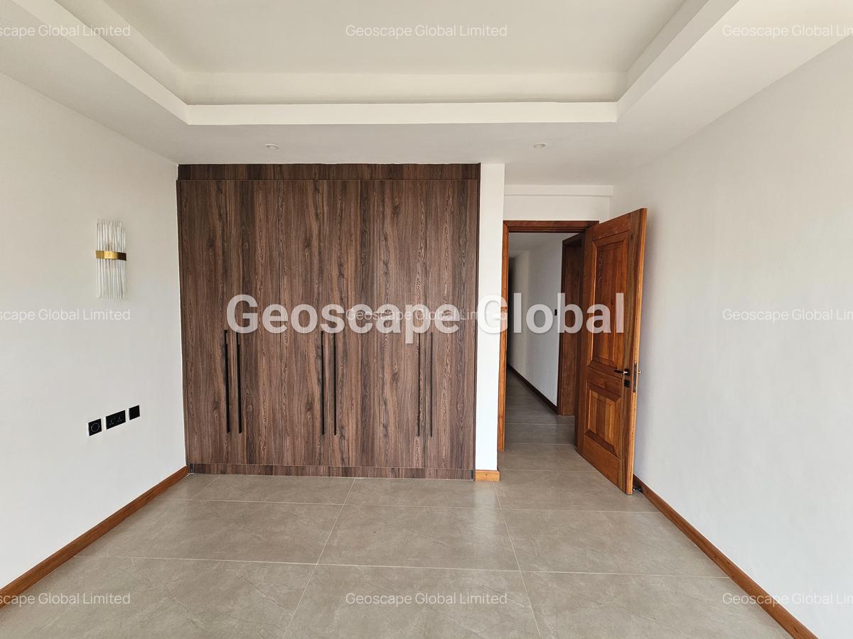 4 Bed Apartment with En Suite in Riverside - 3