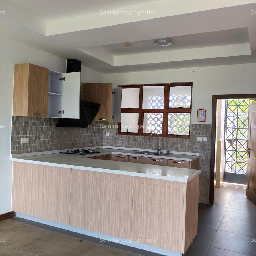 3 Bed Townhouse with En Suite at Sultan - 7