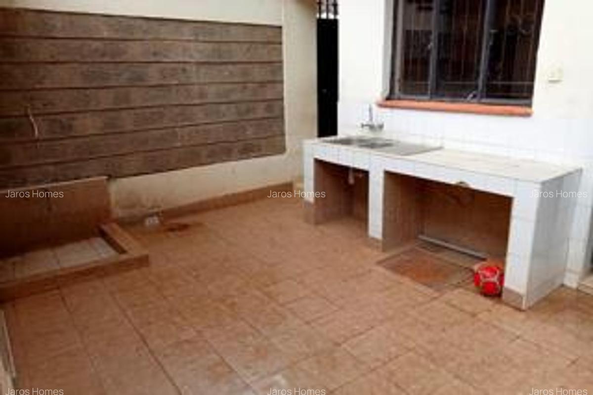 4 Bed Townhouse with En Suite at Grevellea - 7