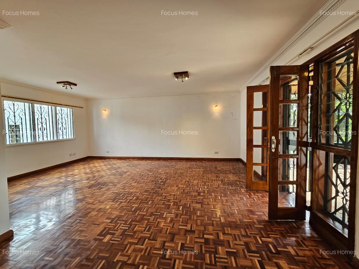 5 Bed Townhouse with Swimming Pool in Spring Valley - 10