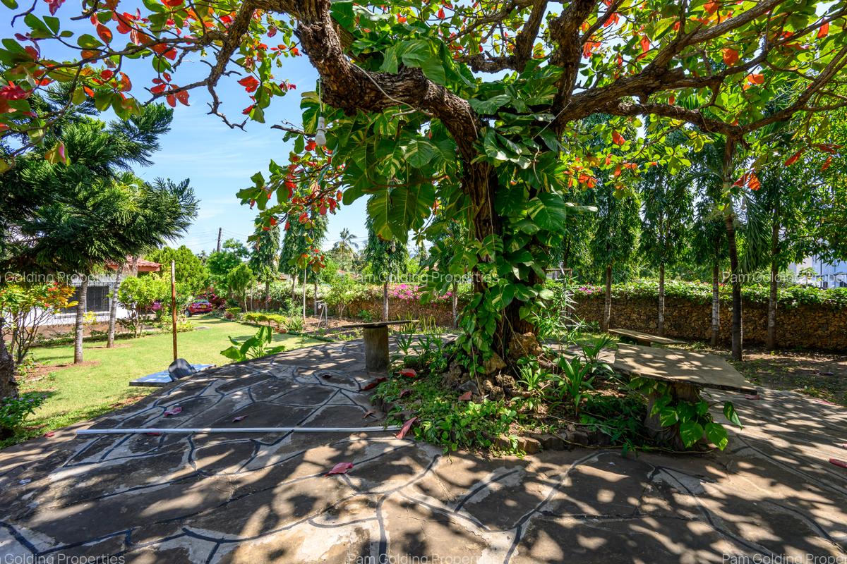 4 Bed Townhouse with En Suite at Beach Road - 9