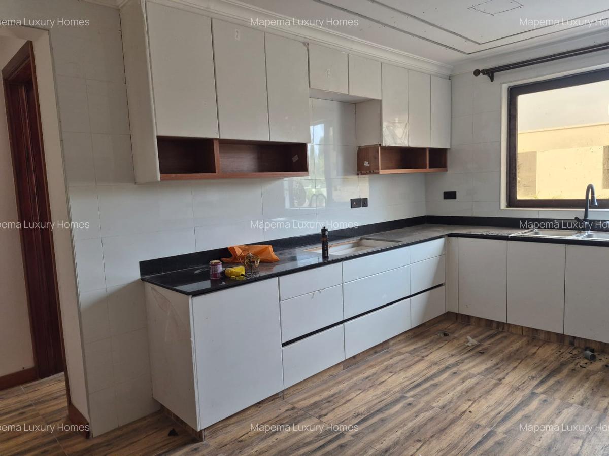 6 Bed Villa with En Suite at Bogani Road - 11