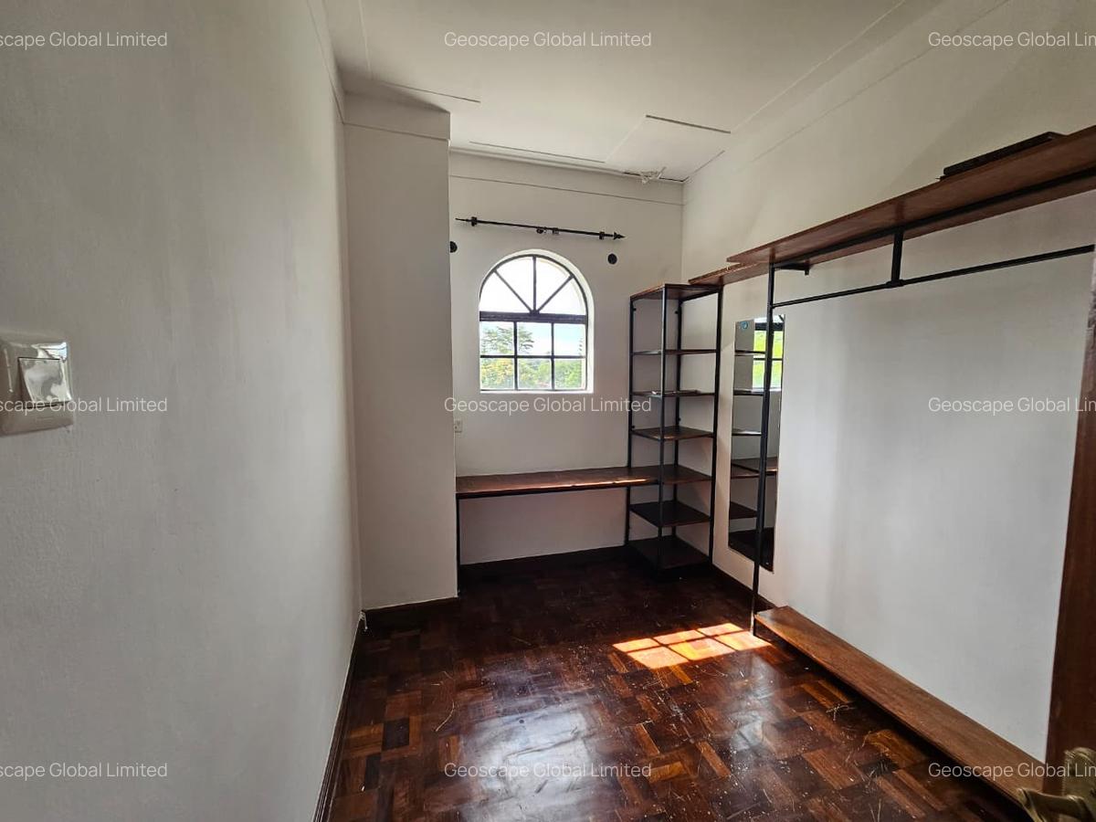 4 Bed House with En Suite in Nyari - 6