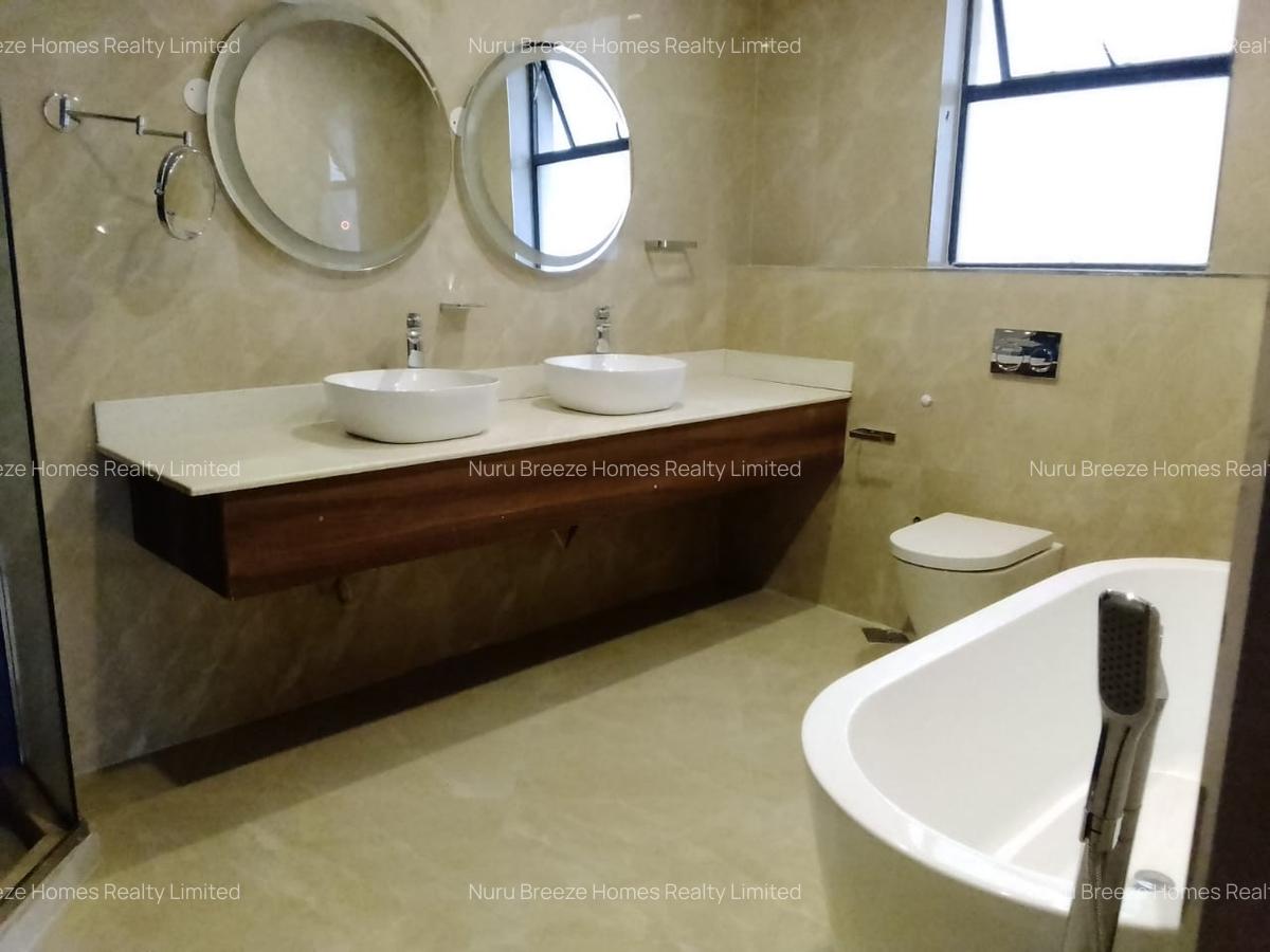 5 Bed Townhouse with En Suite in Lavington - 16