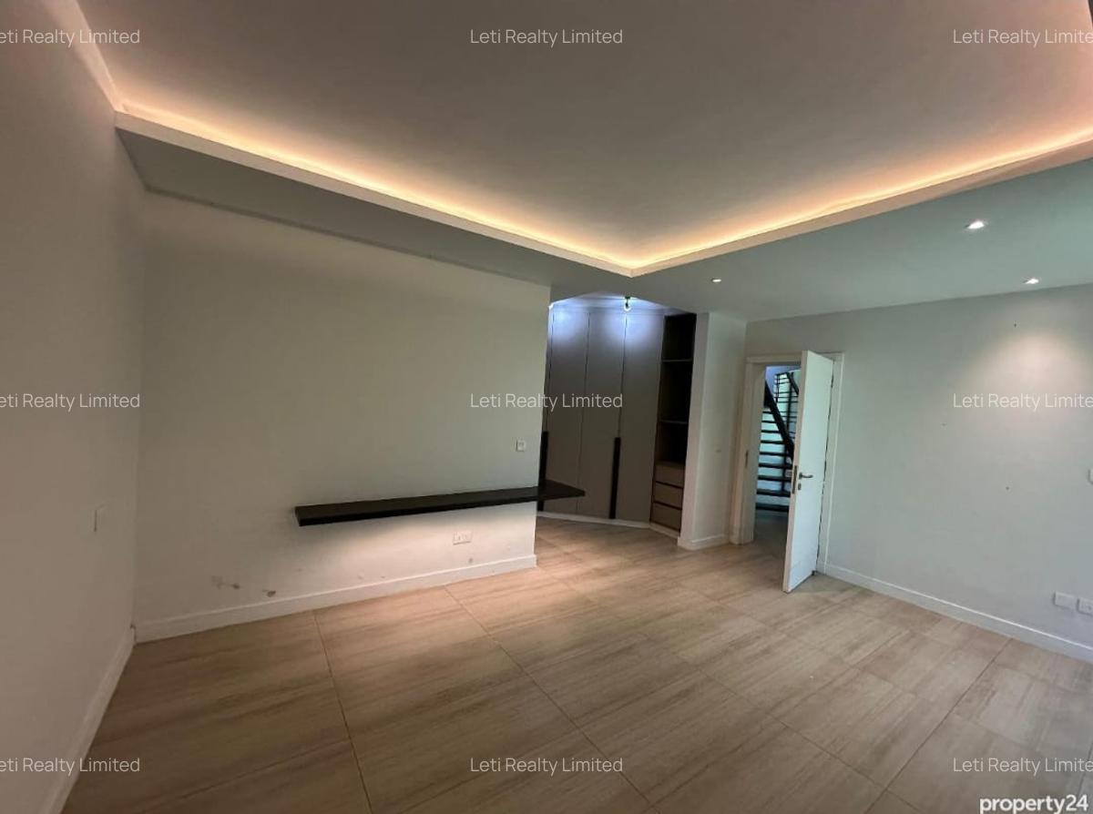 4 Bed Townhouse with En Suite in Lavington - 6