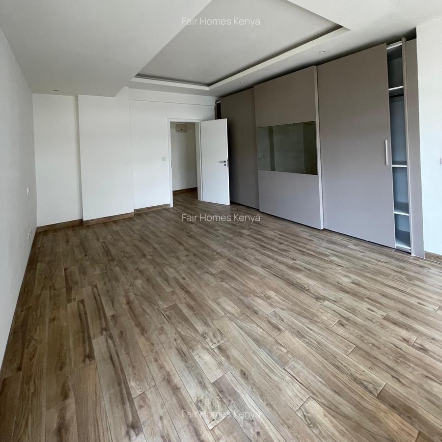 4 Bed Apartment with En Suite at Riverside Drive - 12