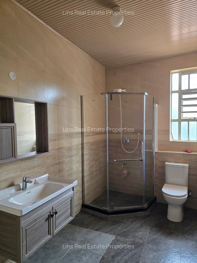 5 Bed House with En Suite in Runda - 16