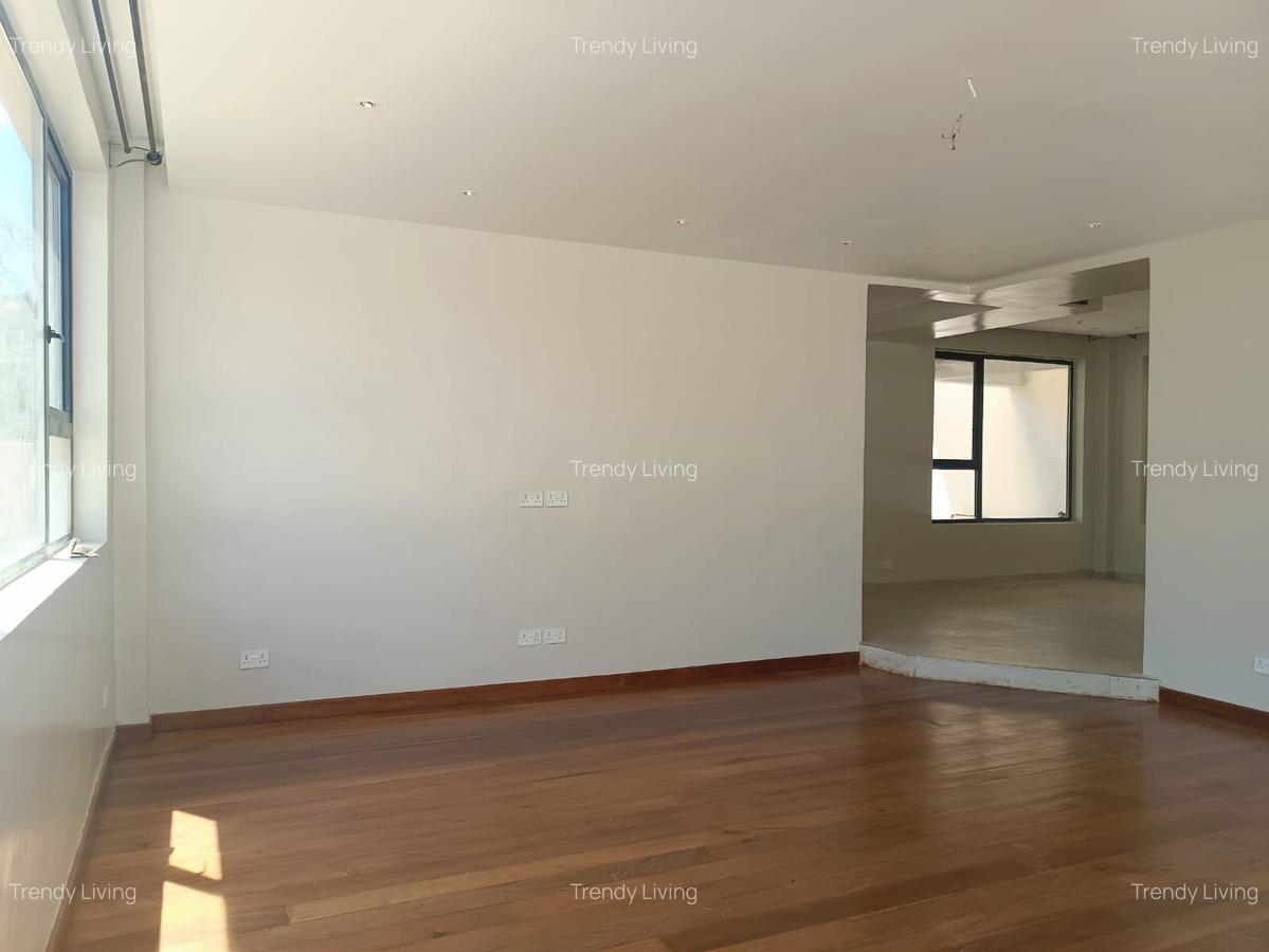 5 Bed Townhouse with En Suite in Lavington - 10
