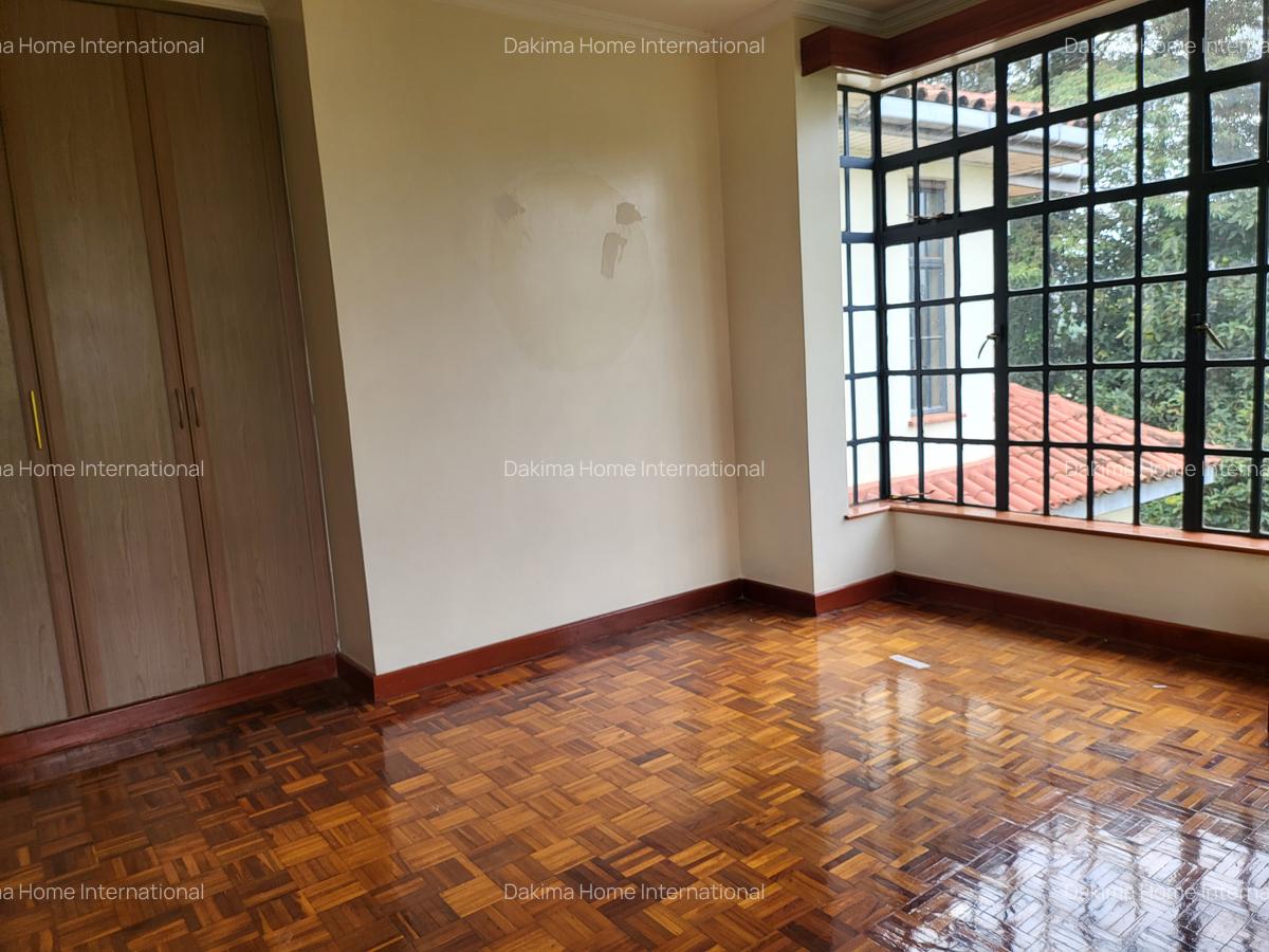 5 Bed Townhouse with En Suite in Rosslyn - 14
