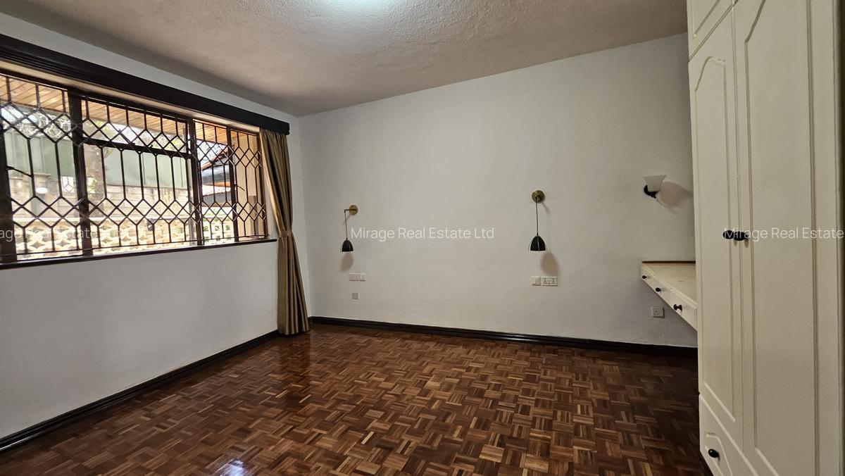 5 Bed House with En Suite in Runda - 13