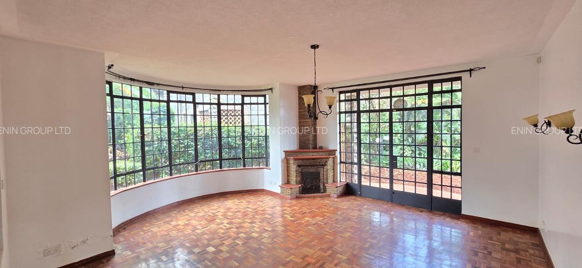 5 Bed Townhouse with En Suite in Lavington - 3