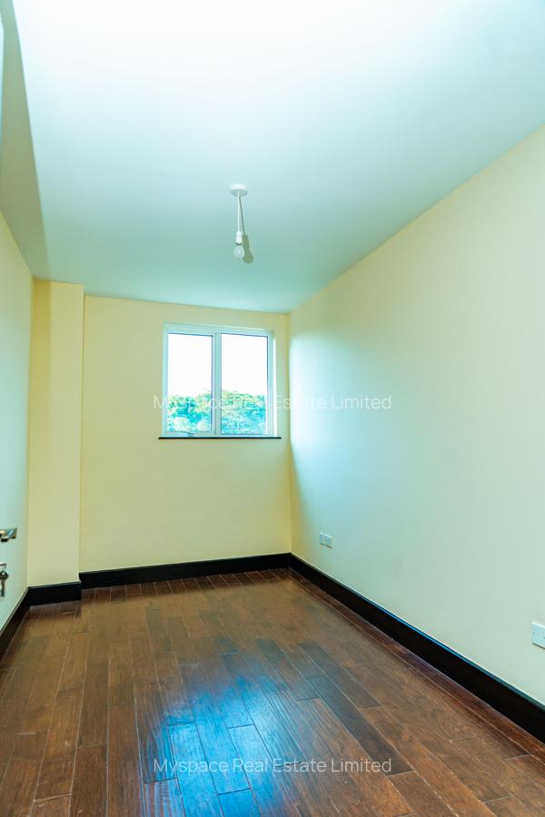 5 Bed Townhouse with En Suite in General Mathenge - 9