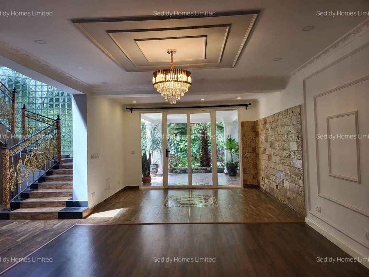 5 Bed Villa with Swimming Pool in Runda - 7