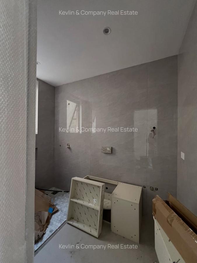5 Bed Townhouse with En Suite in Lavington - 10