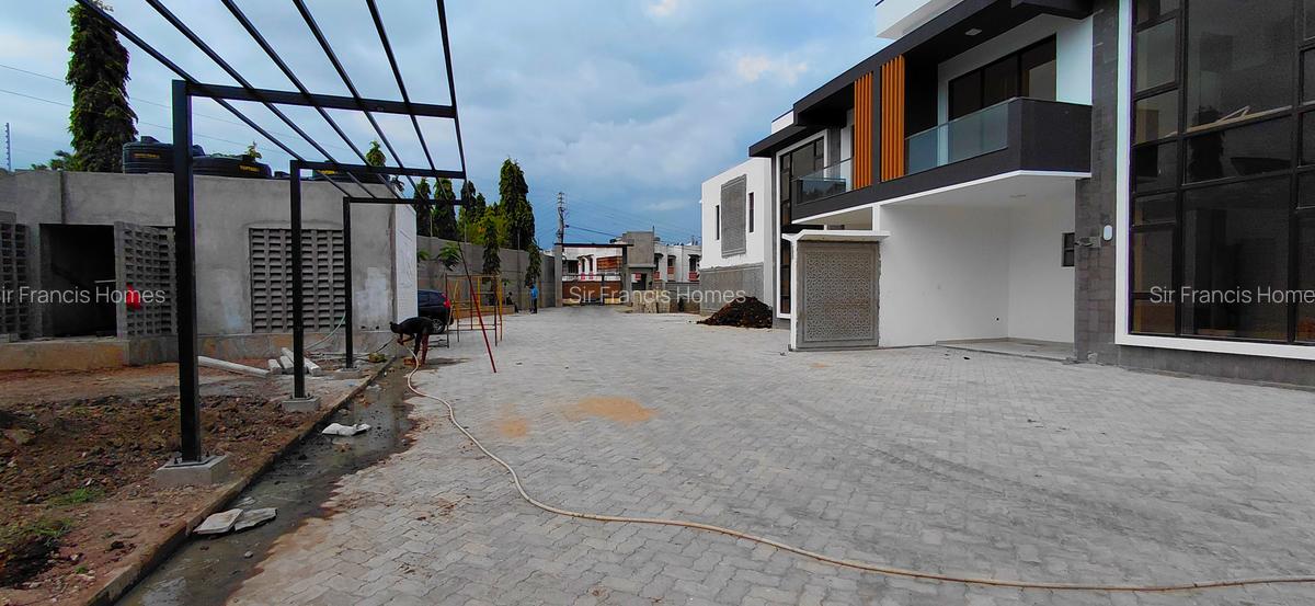 4 Bed Villa with En Suite at 4&5Bedroom For Sale And Rent - 6