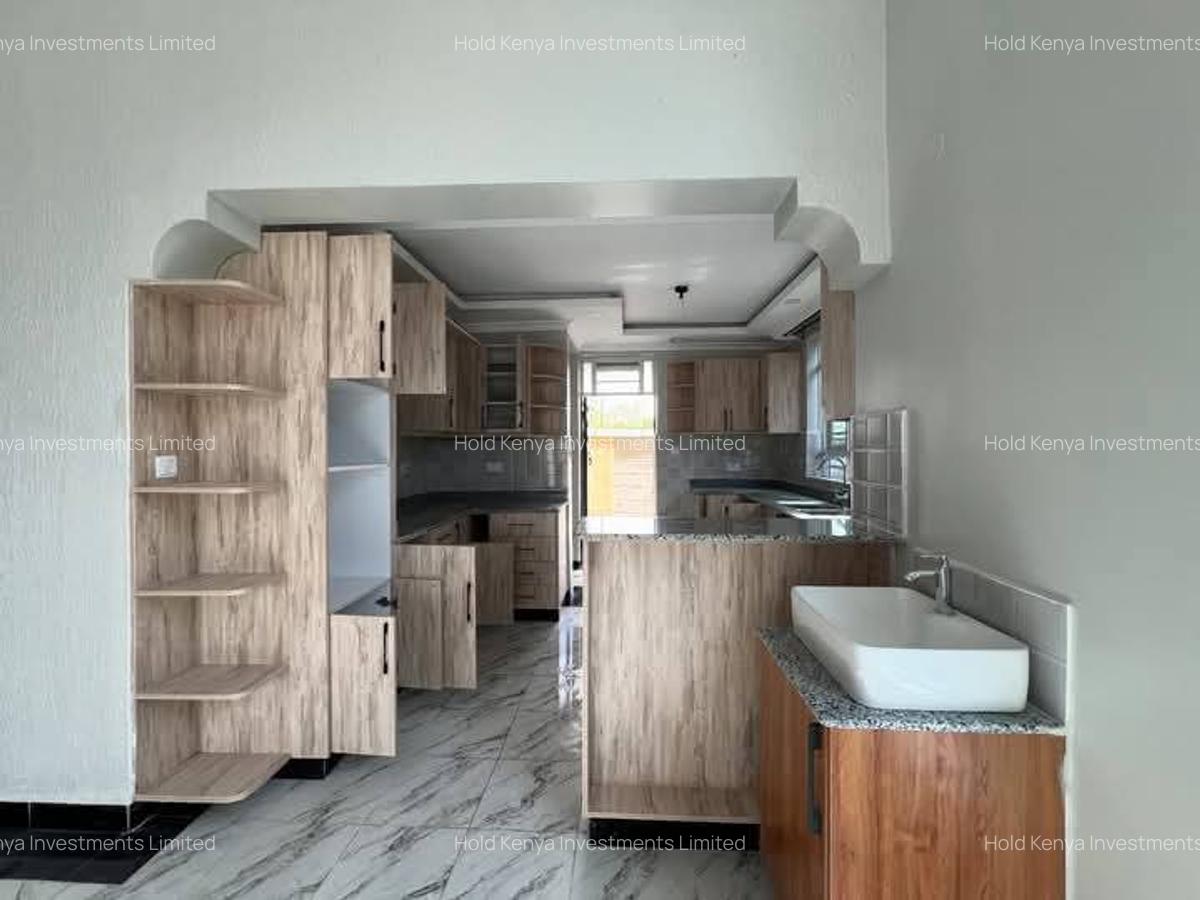 4 Bed House with En Suite at Riverside Drive - 8