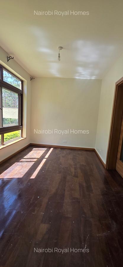 5 Bed Townhouse with En Suite at Lavington Off Convent Drive - 11