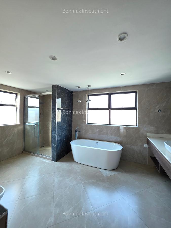 5 Bed Townhouse with En Suite at Lavington Green - 18