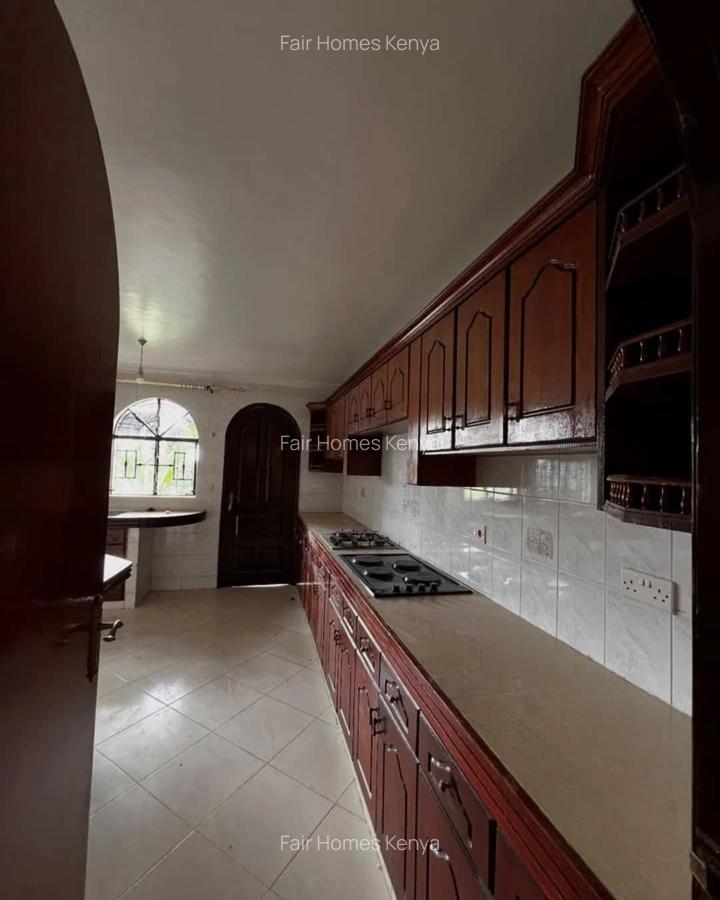 5 Bed Townhouse with En Suite at Riverside Drive - 9