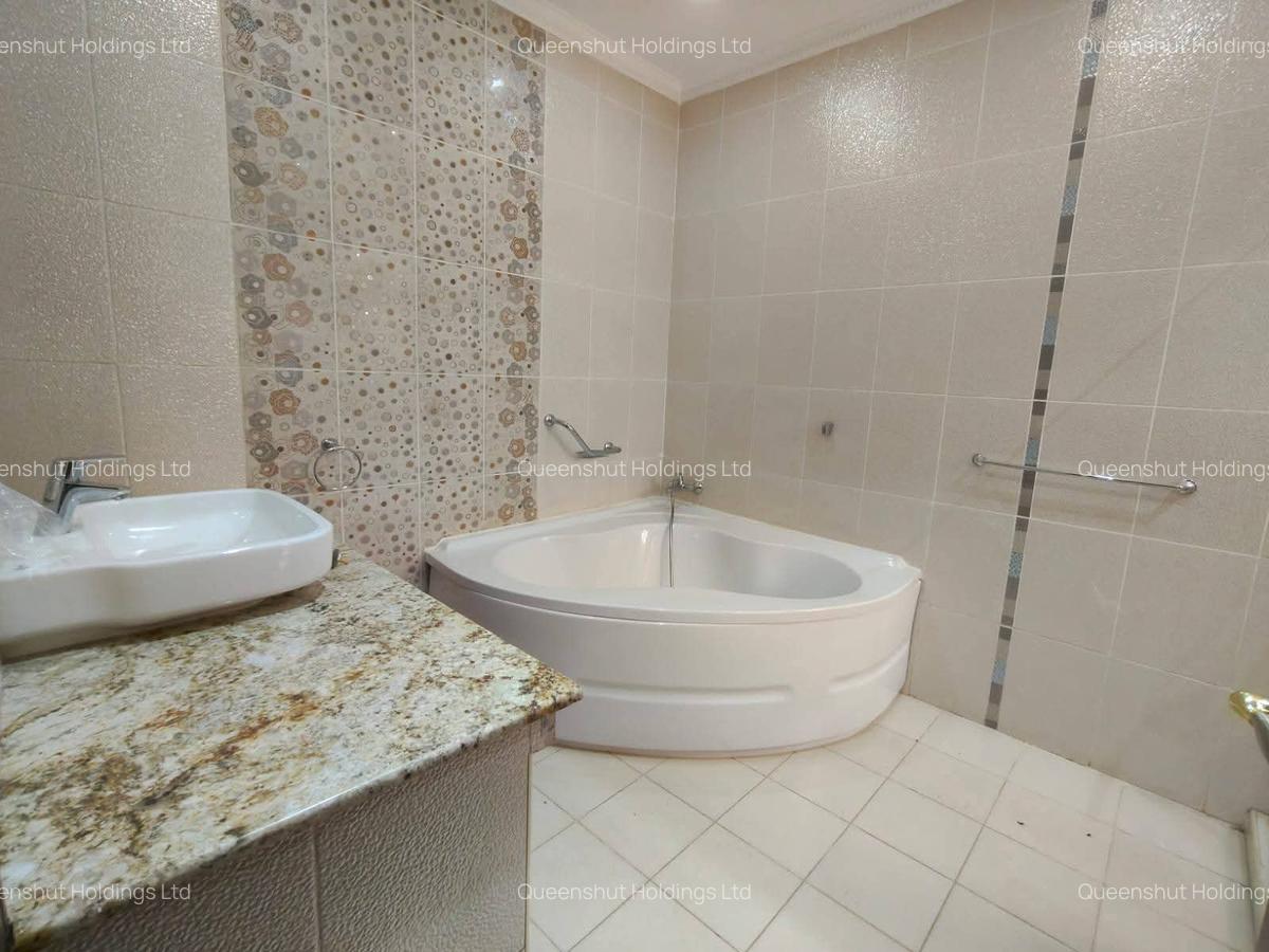 4 Bed Townhouse with En Suite in Westlands Area - 10