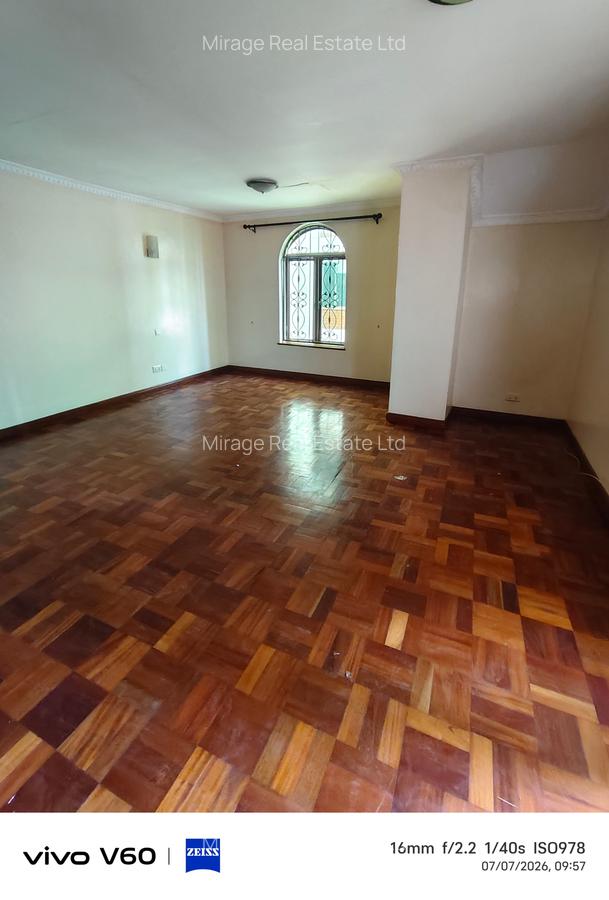 5 Bed Villa with En Suite in Lavington - 5