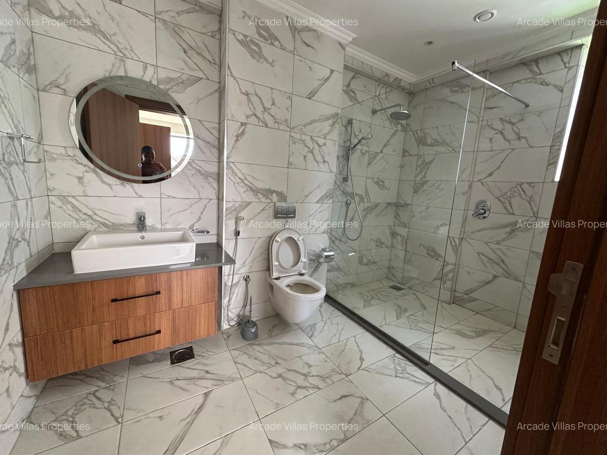 3 Bed Apartment with En Suite in Westlands Area - 16