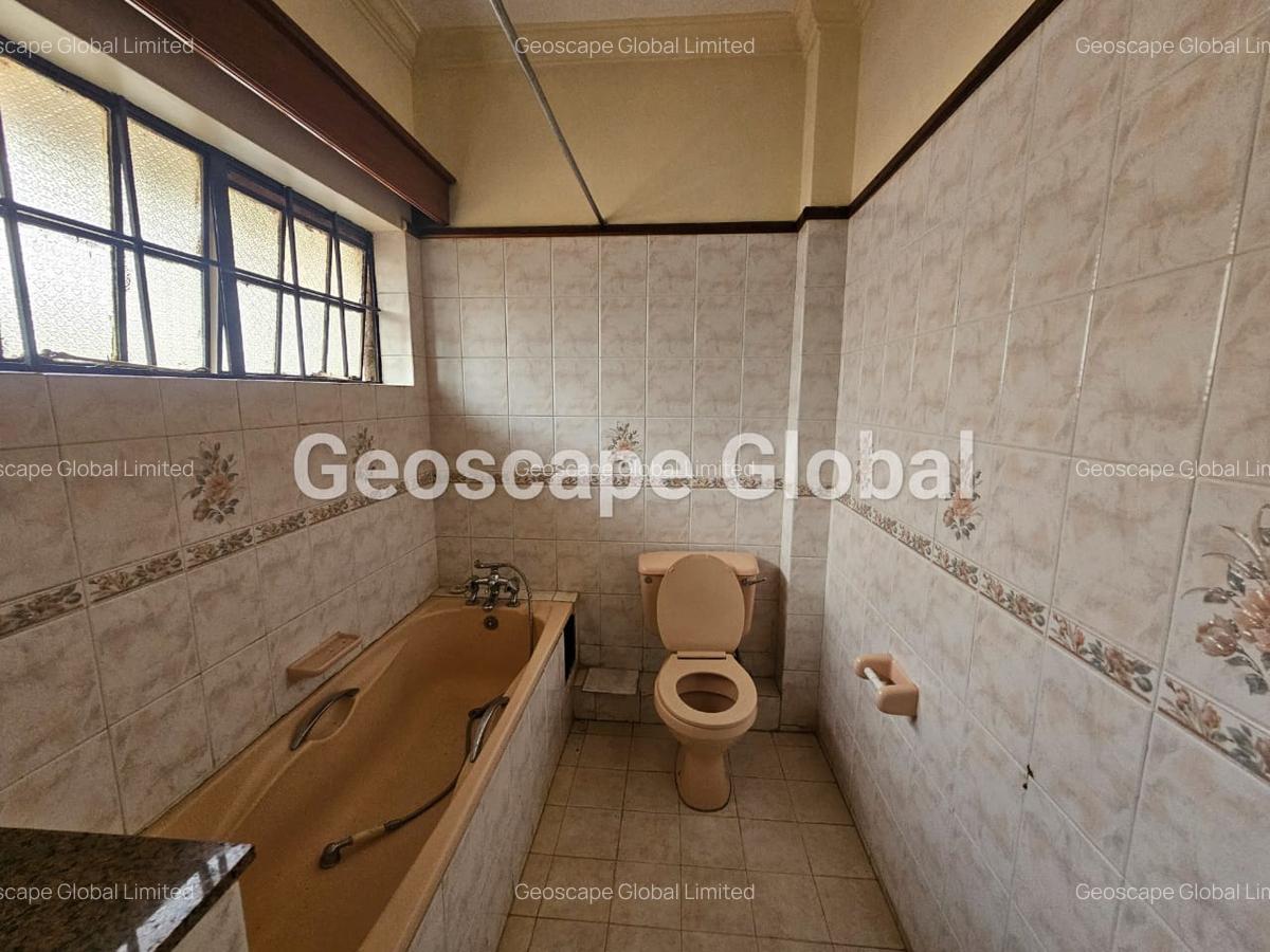 5 Bed Townhouse with En Suite in Spring Valley - 12