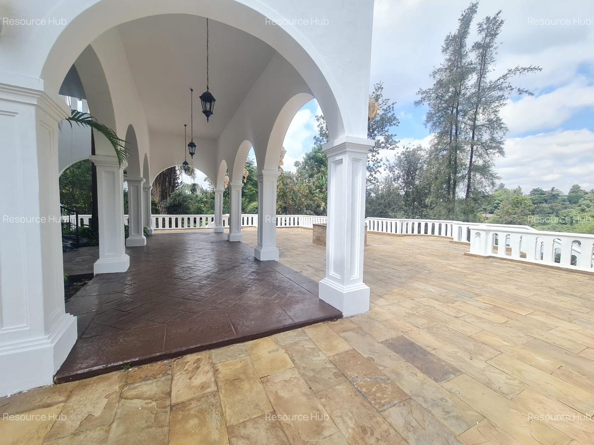 5 Bed House with En Suite at Nyari - 5