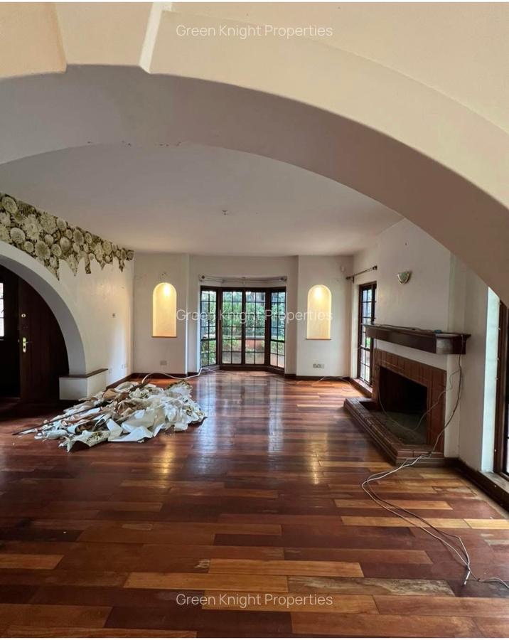 4 Bed Townhouse with En Suite in Westlands Area - 1