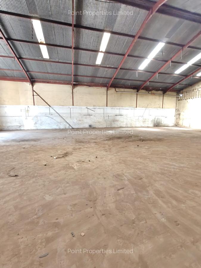 Warehouse with Parking in Industrial Area - 10