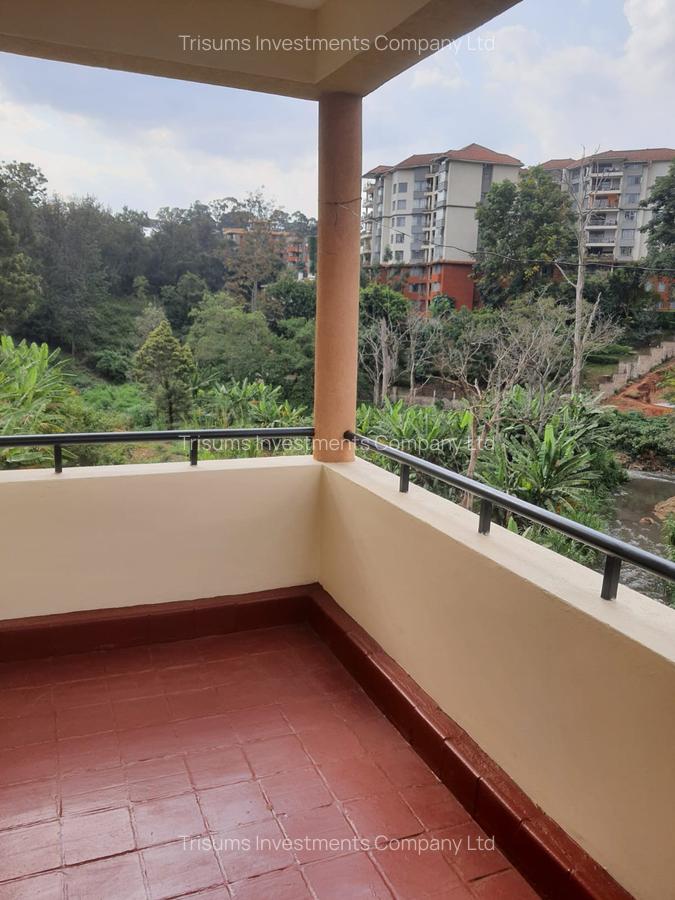 3 Bed Apartment with En Suite in Riverside - 3