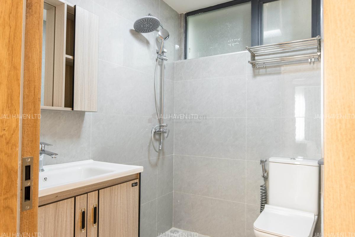 3 Bed Apartment with En Suite in Lavington - 15