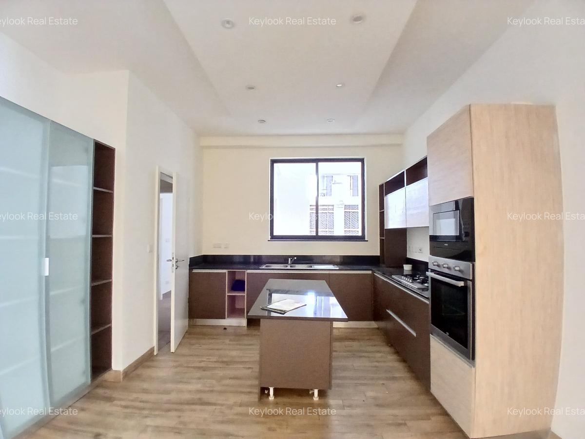 4 Bed Apartment with En Suite at Riverside Drive - 4