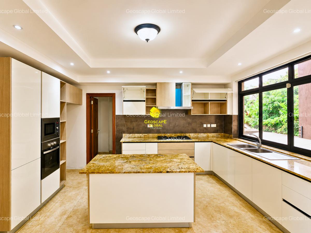 4 Bed Apartment with En Suite in Riverside - 2