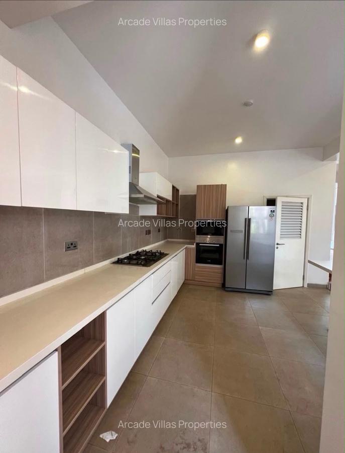 4 Bed Townhouse with En Suite in Lavington - 5