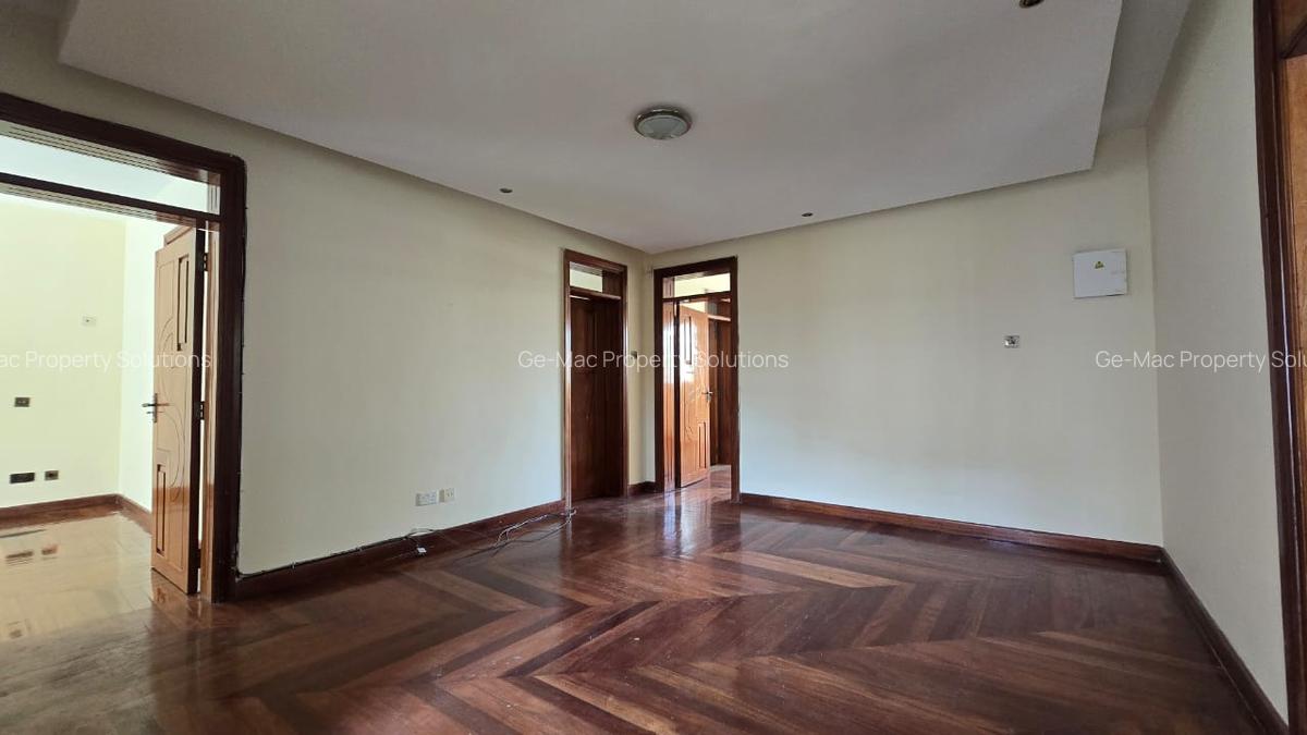 5 Bed Townhouse with En Suite in Lavington - 10